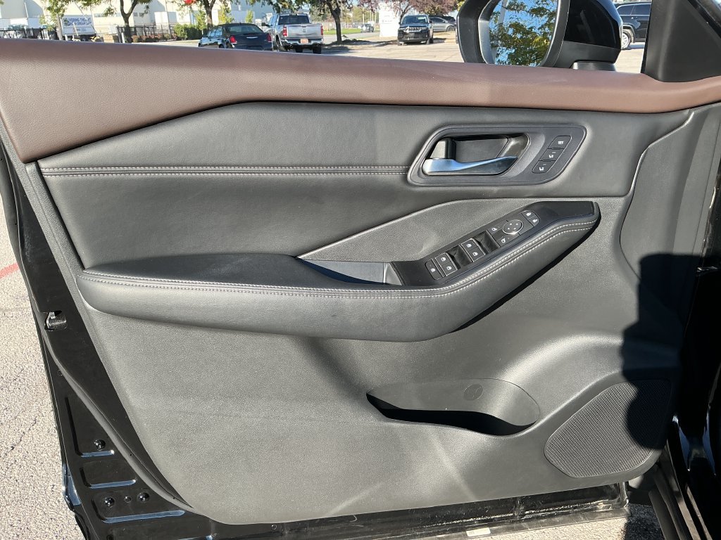Used 2023 Nissan Rogue SL AWD/4WD image 11