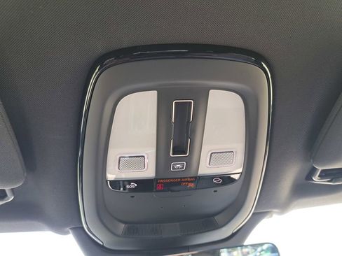 Used 2025 Volvo XC90 B5 Core AWD/4WD image 16