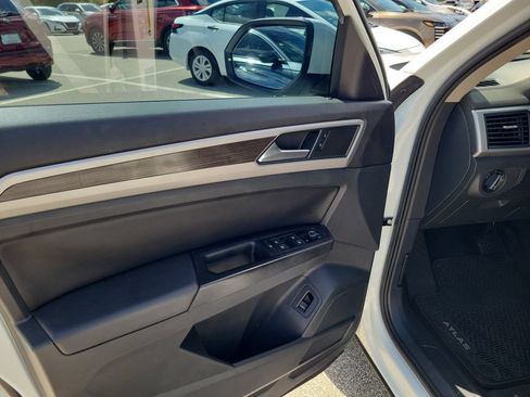 Used 2019 Volkswagen Atlas SE w/ Towing Package FWD image 18