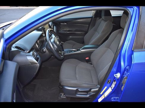 Used 2018 Toyota C-HR XLE image 16