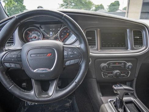 Used 2019 Dodge Charger SXT RWD image 18