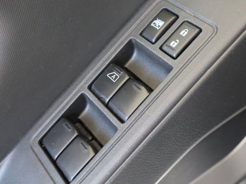 Used 2022 Nissan Frontier SV image 14