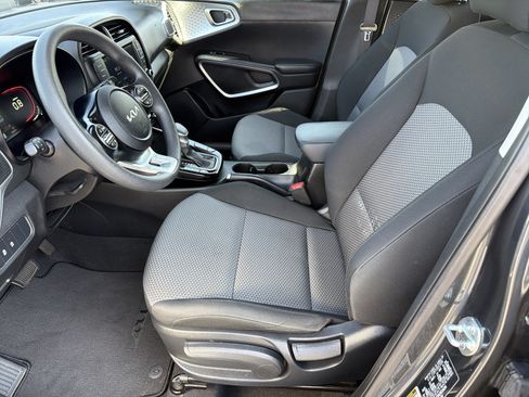 Used 2024 Kia Soul LX w/ Option Group 015 FWD image 2