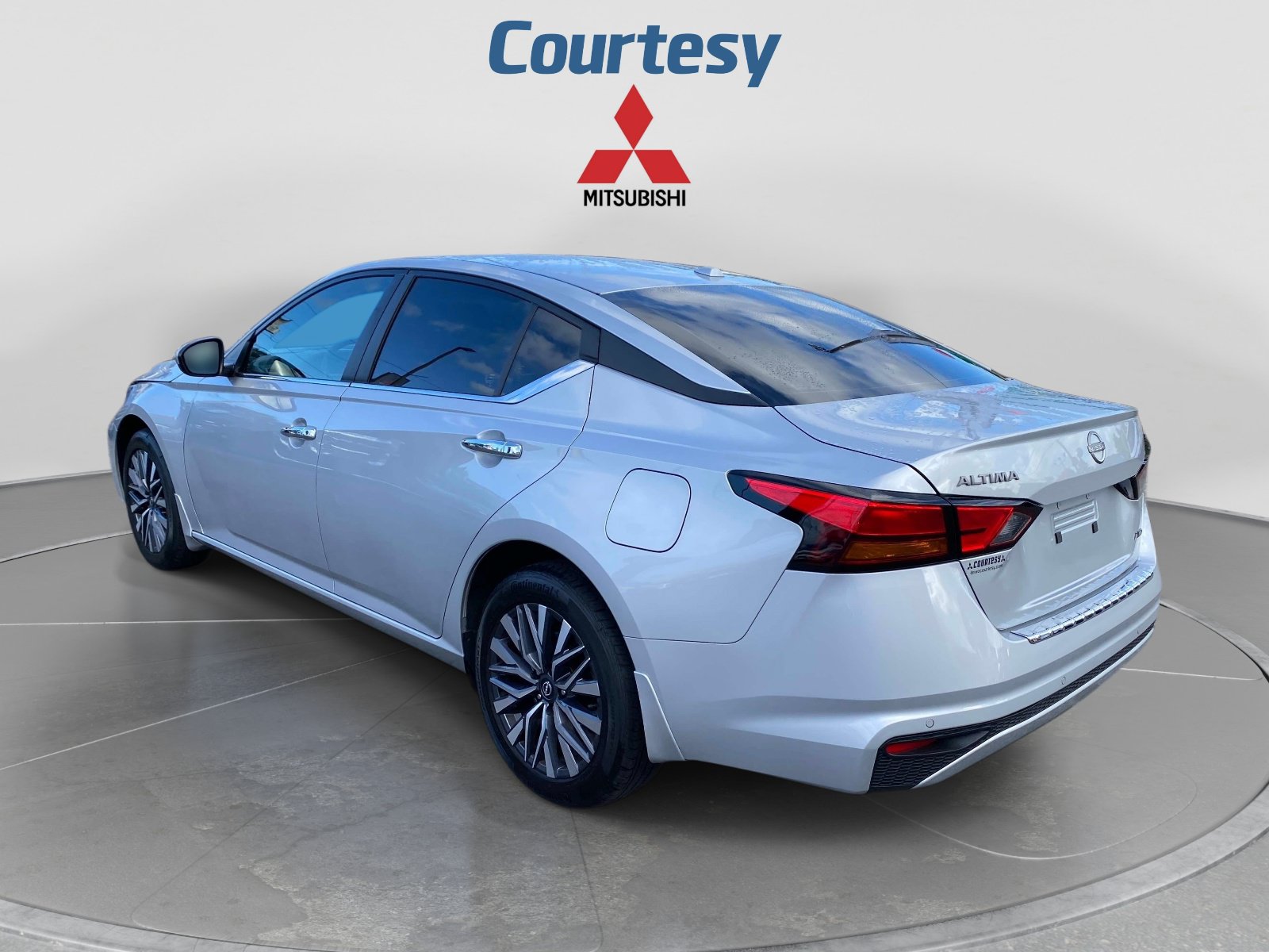Used 2023 Nissan Altima 2.5 SV AWD/4WD image 3