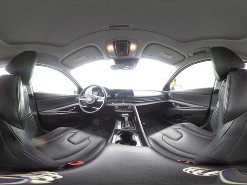 Used 2025 Hyundai Elantra Limited image 38