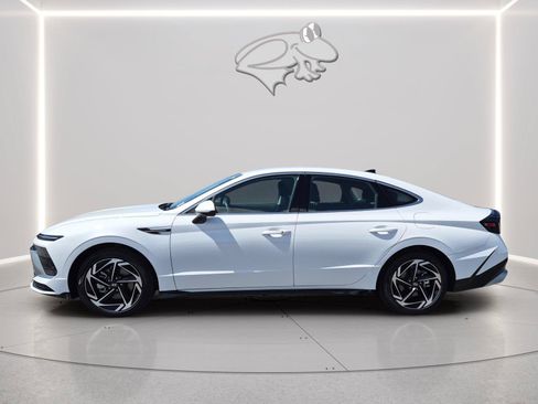 Used 2026 Hyundai Sonata SEL FWD image 2