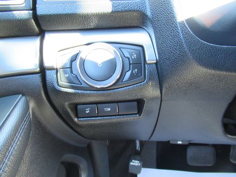 Used 2019 Ford Explorer XLT w/ Equipment Group 202A image 12