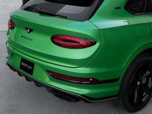 Used 2025 Bentley Bentayga image 22