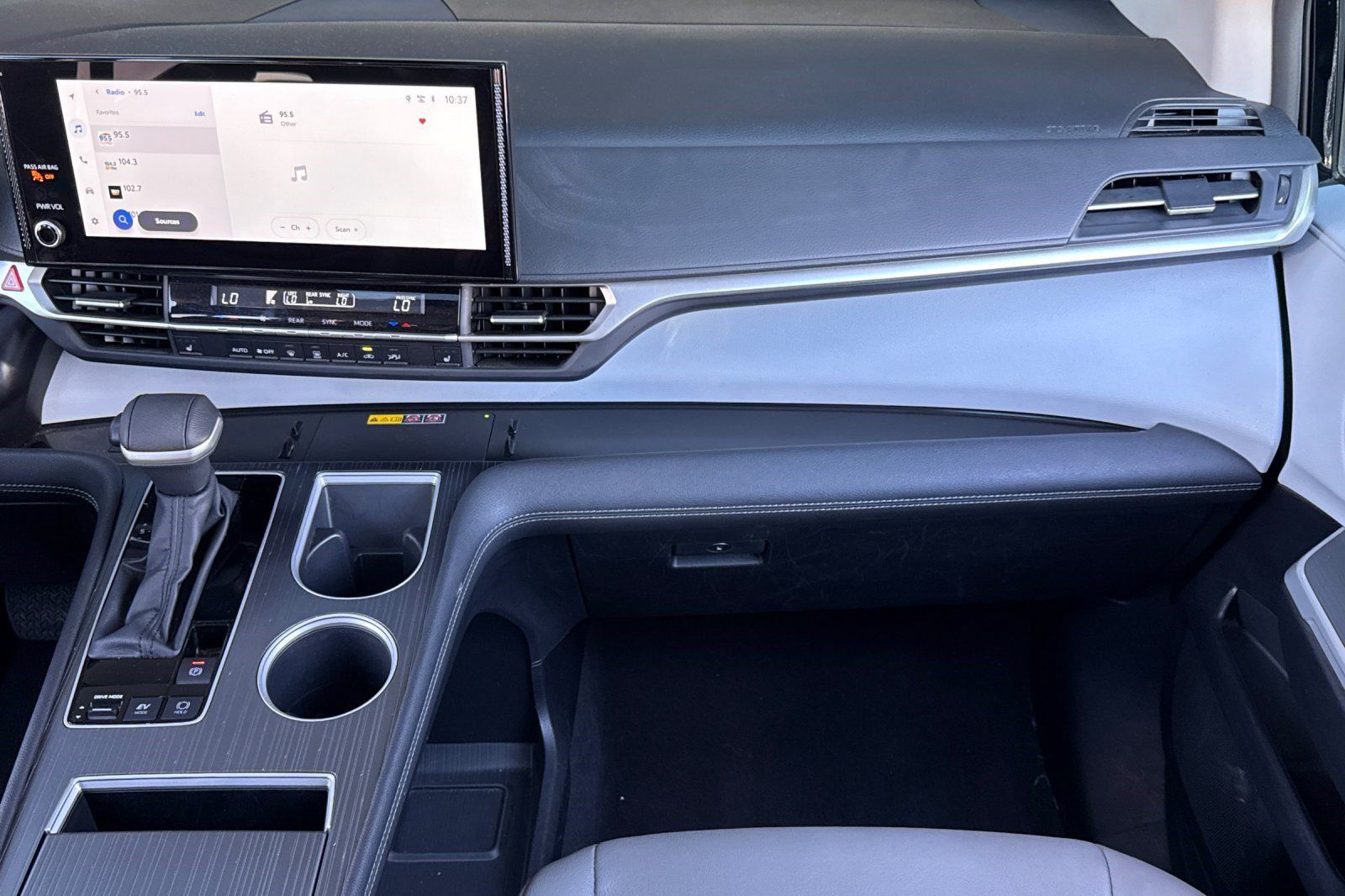 Used 2026 Toyota Sienna XLE FWD image 31