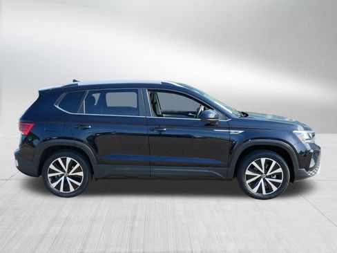 Certified 2023 Volkswagen Taos SE w/ Panoramic Sunroof Package AWD/4WD image 8