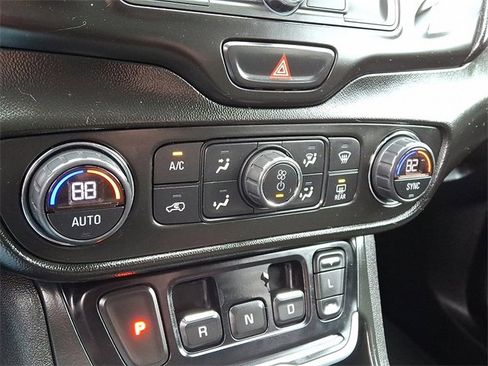 Used 2018 GMC Terrain SLE w/ Driver Convenience Package image 16