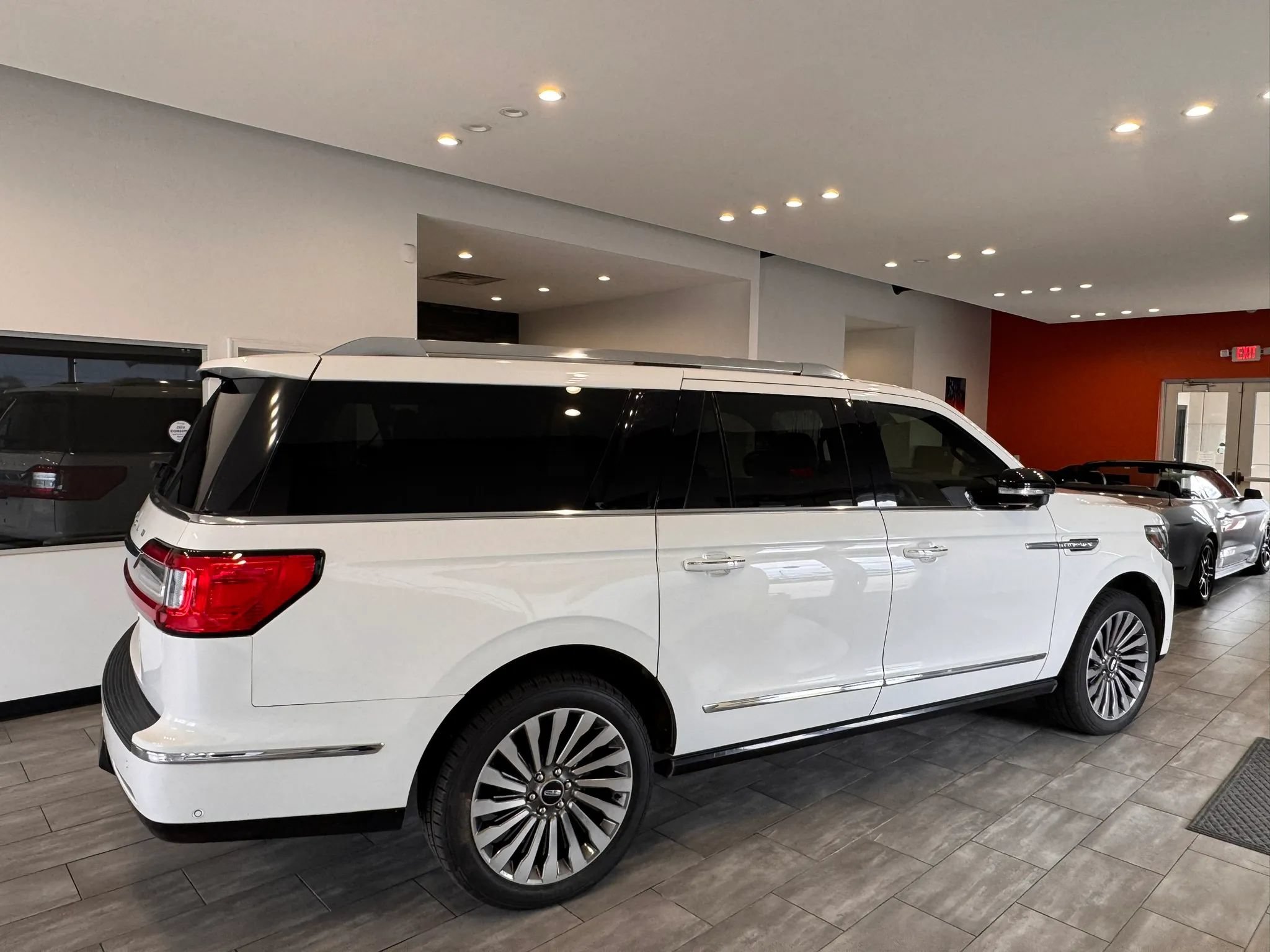 Used 2020 Lincoln Navigator L Reserve w/ Luxury Package AWD/4WD image 15