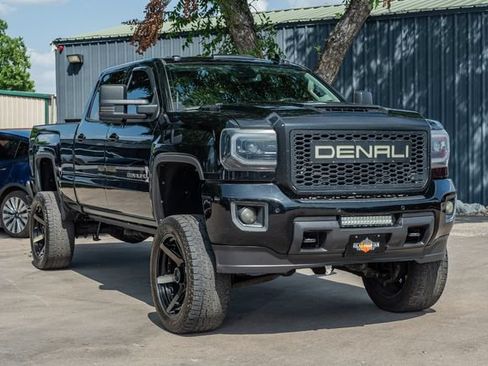 Used 2018 GMC Sierra 2500 Denali w/ Duramax Plus Package AWD/4WD image 8