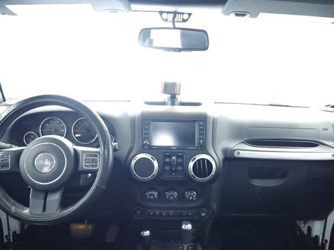 Certified 2017 Jeep Wrangler Unlimited Sahara w/ Connectivity Group AWD/4WD image 18