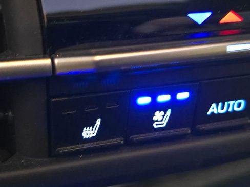 Used 2024 Toyota Sienna Platinum image 6