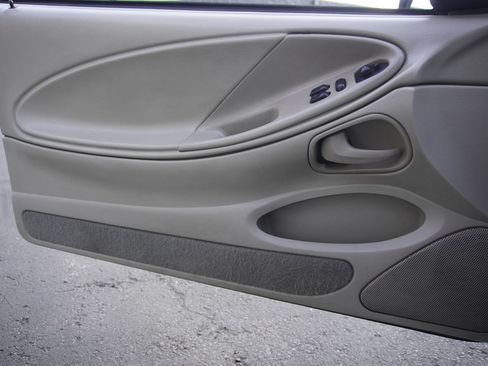 Used 2000 Ford Mustang Coupe RWD image 19