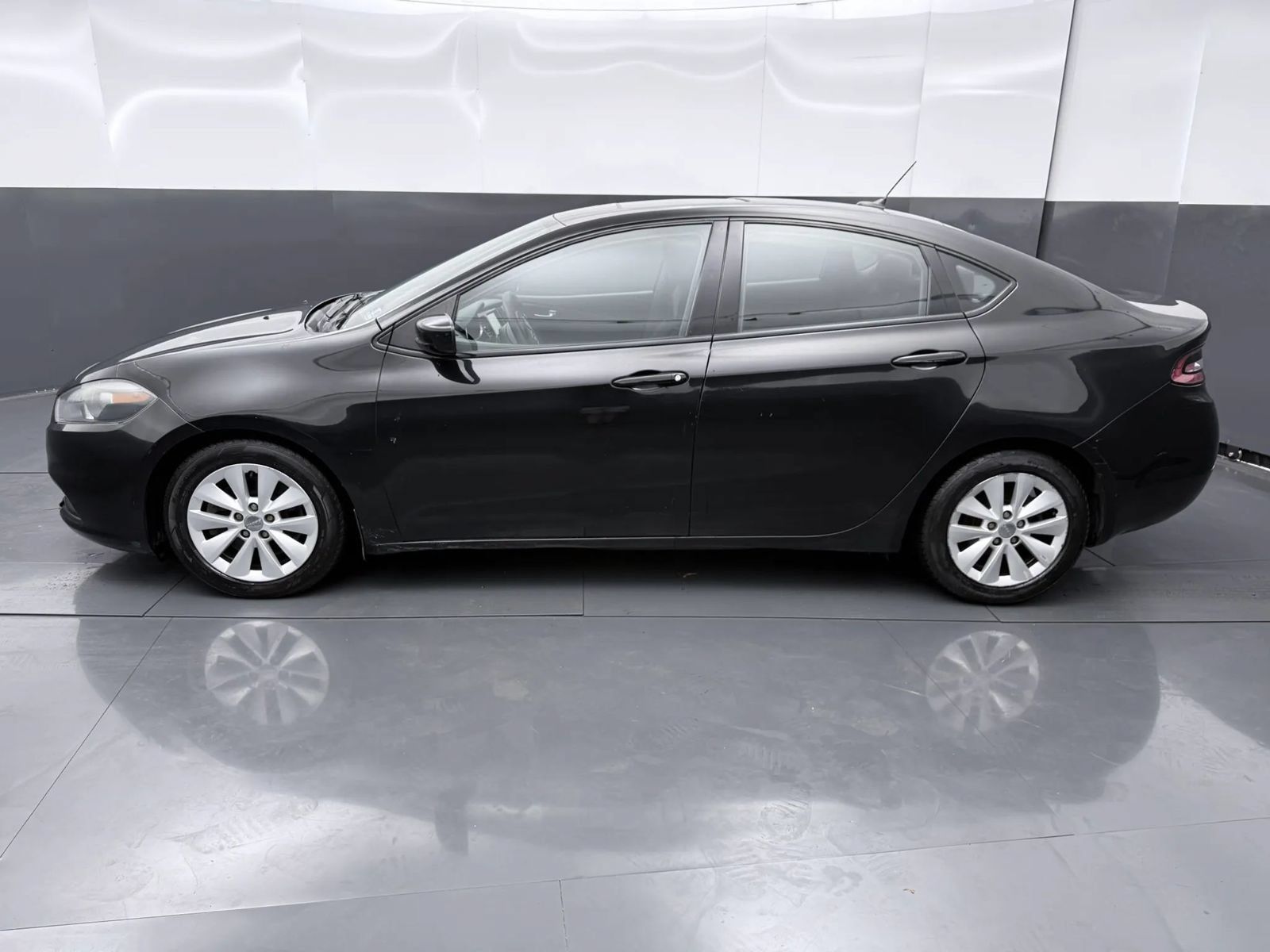 Used 2014 Dodge Dart SXT w/ Sun/Sound Group FWD image 4
