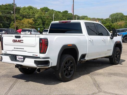 Used 2025 GMC Sierra 2500 AT4 AWD/4WD image 3