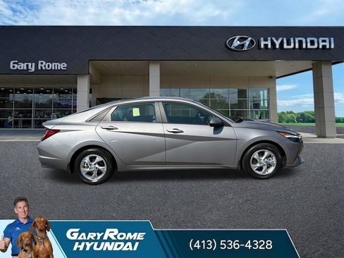 Used 2023 Hyundai Elantra SE FWD image 6