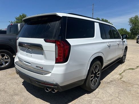 Used 2022 GMC Yukon XL AT4 w/ AT4 Premium Plus Package AWD/4WD image 10
