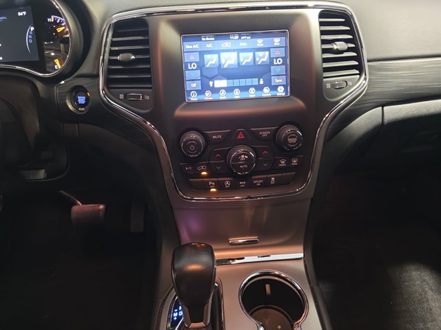 Used 2021 Jeep Grand Cherokee Laredo AWD/4WD image 23
