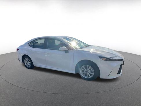 Used 2025 Toyota Camry LE image 2