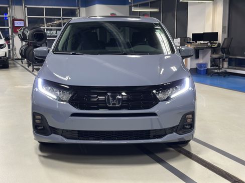 New 2026 Honda Odyssey Touring image 2