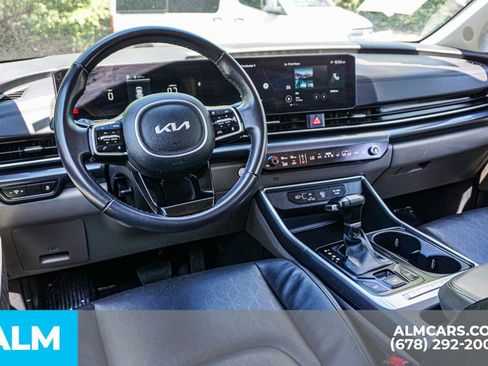 Used 2025 Kia Carnival FWD image 29