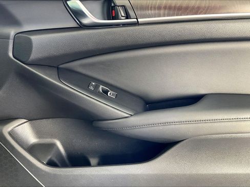 Used 2020 Honda Accord Touring image 25