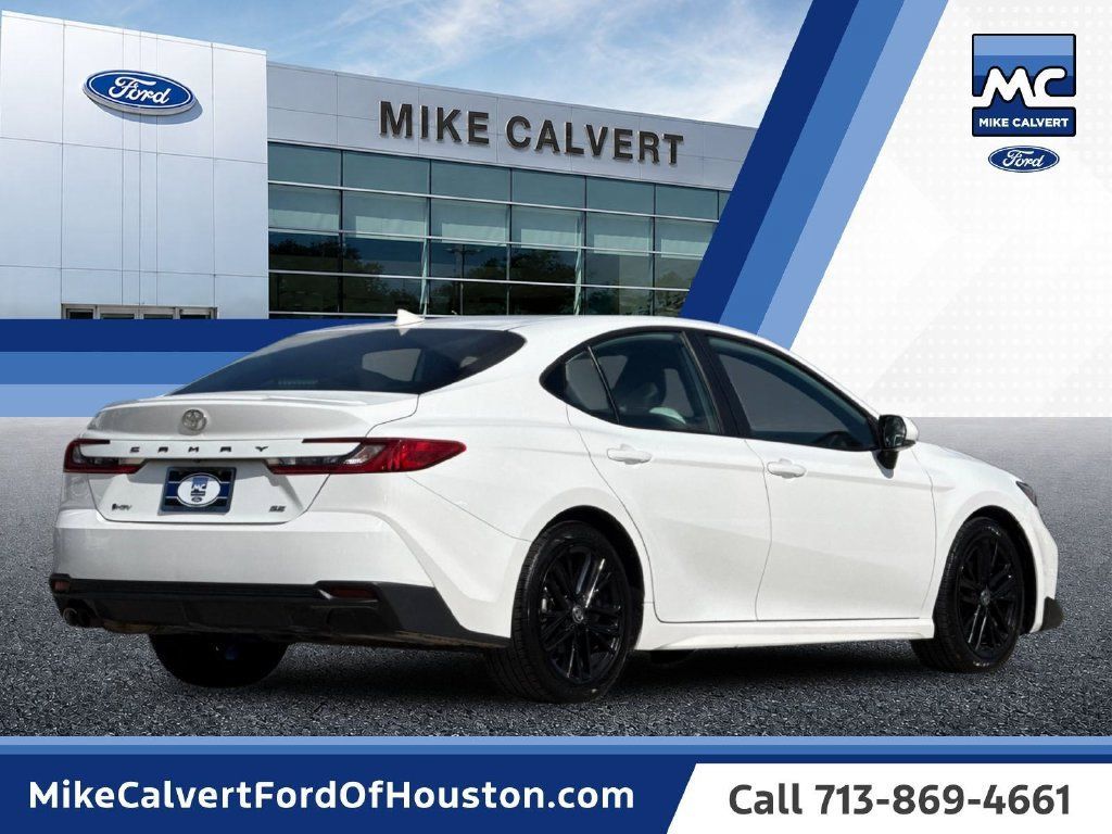 Used 2025 Toyota Camry SE FWD image 5