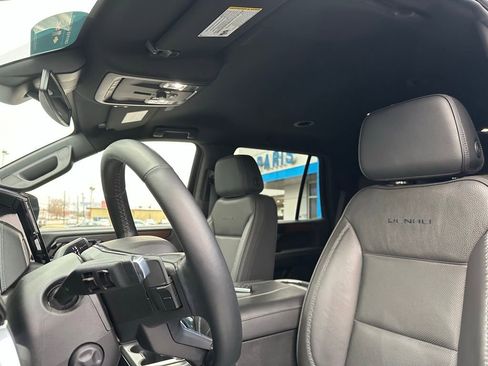 Certified 2025 GMC Yukon Denali image 15