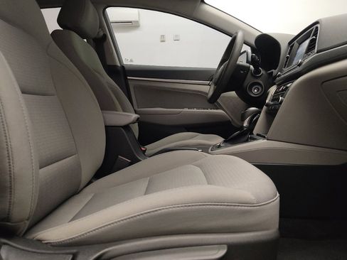 Used 2017 Hyundai Elantra SE FWD image 21