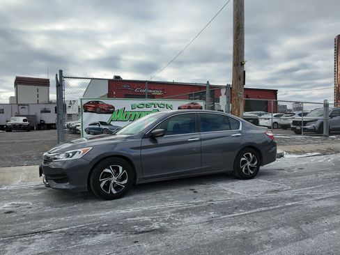 Used 2017 Honda Accord LX image 2
