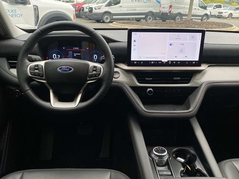 Used 2026 Ford Explorer Active w/ Active Comfort Package AWD/4WD image 8