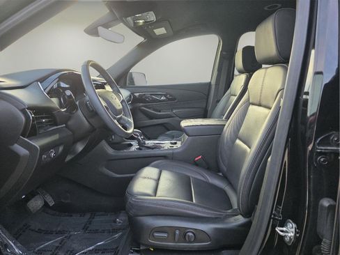 Used 2023 Chevrolet Traverse RS w/ LPO, Floor Liner Package image 2