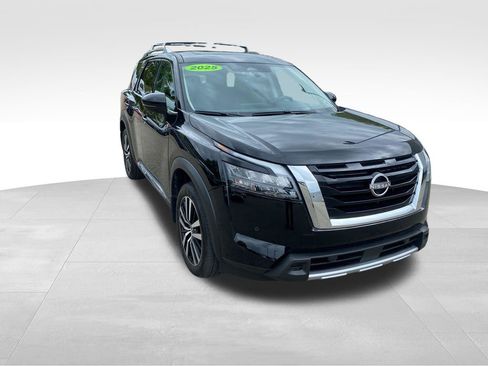 Used 2025 Nissan Pathfinder Platinum w/ Cargo Package AWD/4WD image 8