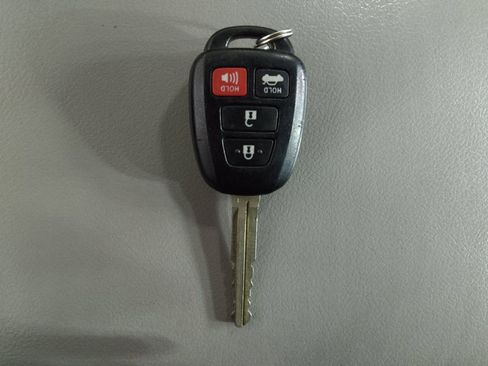 Used 2015 Toyota Camry SE FWD image 32
