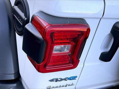 Certified 2022 Jeep Wrangler Unlimited Rubicon 4xe image 28