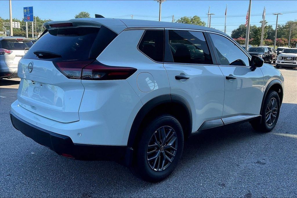 Used 2026 Nissan Rogue S FWD image 6