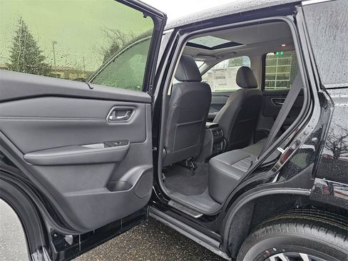 New 2026 Nissan Rogue Platinum image 10