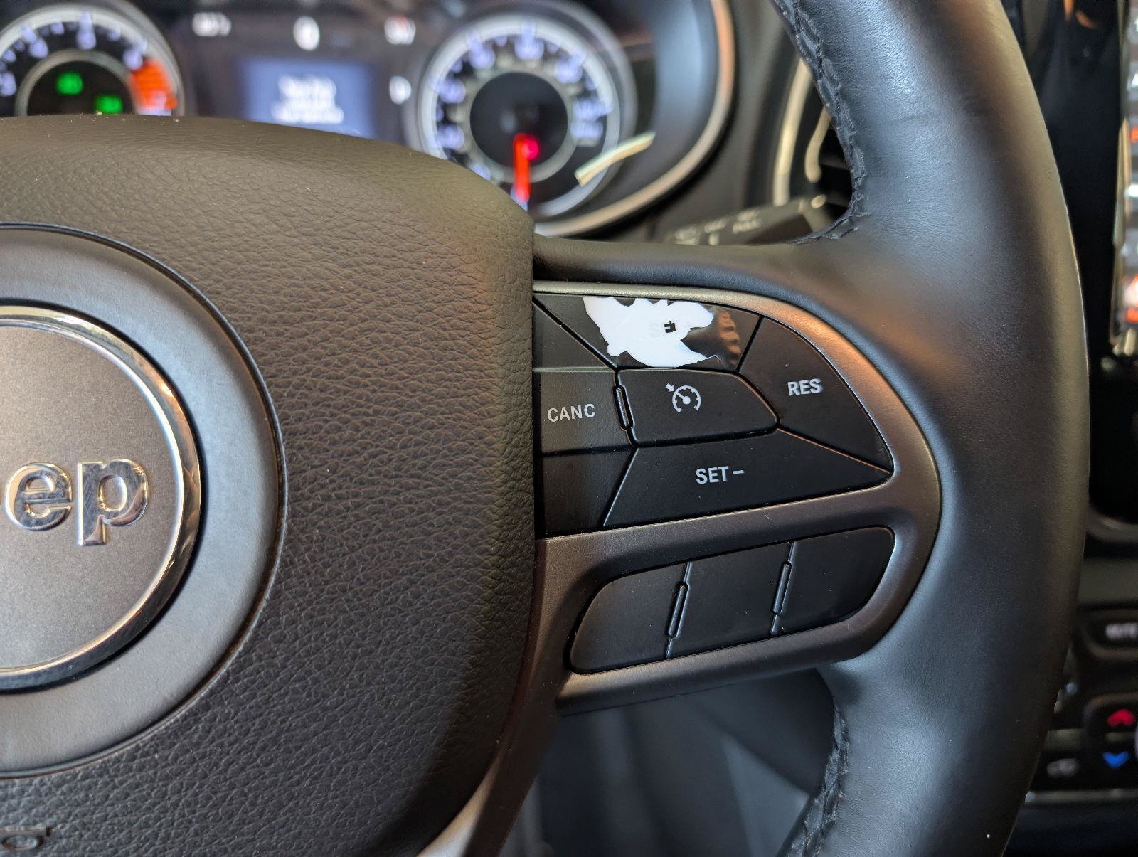 Used 2019 Jeep Cherokee Limited FWD image 23