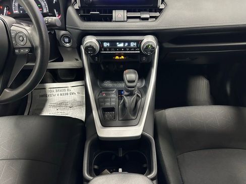 Used 2025 Toyota RAV4 XLE image 37