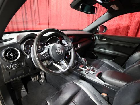 Used 2022 Alfa Romeo Stelvio Sprint RWD image 12