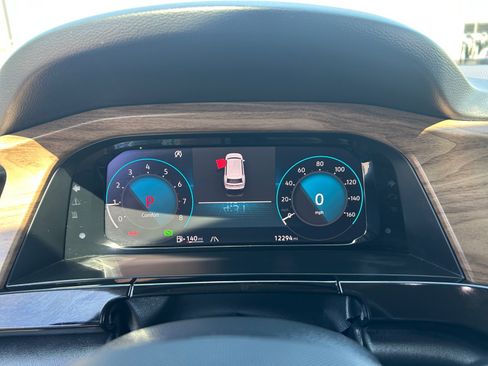 Used 2025 Volkswagen Atlas SE AWD/4WD image 11