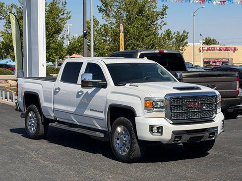 Used 2018 GMC Sierra 2500 Denali w/ Duramax Plus Package AWD/4WD image 48