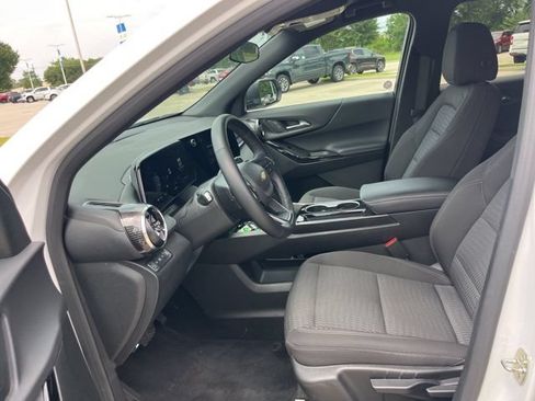 Used 2025 Chevrolet Equinox LT AWD/4WD image 15