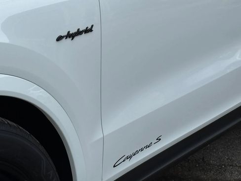 Used 2025 Porsche Cayenne S w/ Premium Package Plus AWD/4WD image 4