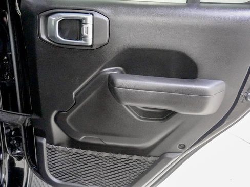 Used 2023 Jeep Gladiator Sport image 31