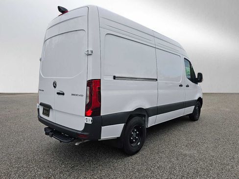 Used 2024 Mercedes-Benz Sprinter 3500 image 3