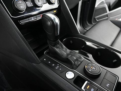 Used 2020 Volkswagen Atlas Cross Sport SEL R-Line image 31